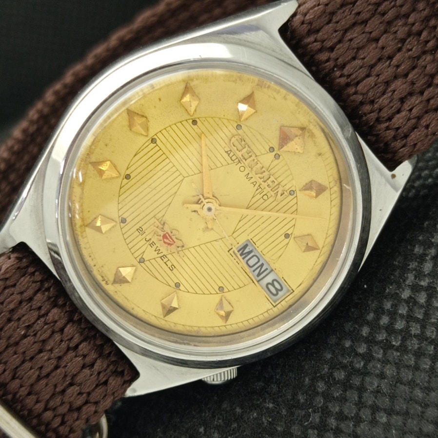 Vintage 1977 Citizen Automatic Mens Silver Watch WDaydate Gold Accents Vintage 1977 Citizen Automatic Mens Silver Watch WDaydate Gold Accents